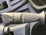 雨の日の運転をサポートするワイパーレバーは、操作性も良く、快適な視界を確保します。