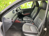 運転席からの視界は広く、運転操作もスムーズ。快適なドライビングをサポートします。日常の足からレジャーまで、幅広く活躍します。