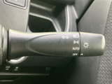 操作しやすいレバー配置で、スムーズなウインカー操作をサポート。安全運転に欠かせない機能です。