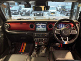 ステアリングを握ればJeepワールドが広がります。