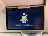 【フリップダウンモニター】大画面モニターで後席でもエンタメをお楽しみいただけます。小さなお子様にも大人気の装備です♪