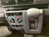 納車前にはプロのメカニックが、各部の点検を行います。ディーラーにしか出来ない品質、そしてサービスできっと満足していただけると思います!