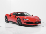 外装色はソリッドレッドカラーのRosso Corsaを選択しております。