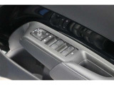スイッチ一つで窓を開け閉めできるパワーウィンドウスイッチです。