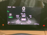 視認性の高いメーターで、運転に必要な情報をひと目で確認できます。運転状況を的確に把握し、安全運転をサポートします。