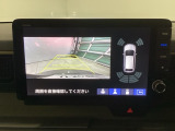 バックギアに入れますとご覧のような画像に自動的に切り替わります。車庫入れ時に役立ちます。