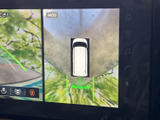 後方状況を鮮明に映し出し、安全な駐車をサポートします。狭い場所でも、周囲の状況を把握しやすく、安心の運転を実現します。