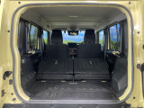 普段のお買い物や通勤、送迎等に十分な荷室スペースを確保しております。セカンドシートを倒すと、大きな荷物の積載も可能です♪
