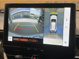 【パノラミックビューモニター】専用のカメラにより、上から見下ろしたような視点で360度クルマの周囲を確認することができます☆死角部分も確認しやすく、狭い場所での切り返しや駐車もスムーズに行えます。