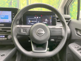 インテリアに合わせたデザインのステアリングは、運転される方のことも考え、運転しやすい形状、大きさです。是非一度、実際に触ってお確かめください。