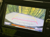 【バックカメラ】駐車時に後方がリアルタイム映像で確認できます。大型商業施設や立体駐車場での駐車時や、夜間のバック時に大活躍!運転スキルに関わらず、今や必須となった装備のひとつです!