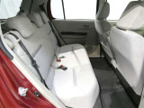 トヨタ高品質中古車洗浄「まるまるクリン」 外装はもちろん、内装はシートを外して見えないところまで徹底洗浄!お客様に責任を持って安心と美しさをお届けします!