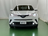 LEDヘッドライトを装備しています。LEDヘッドライトはとても明るく、雨の日や夜間走行も安全・安心です。オートライトコントロール付きで周囲の明るさに応じて自動で点灯・消灯します