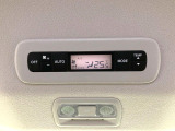 【リアオートエアコン】広い後部座席には必須の機能!風量や温度を自動で調整し前席と同様な車内環境にしてくれるリアオートエアコンを装備。夏の暑さも冬の寒さもストレスなく快適にお過ごしいただけます♪