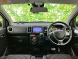 ドライバー視点からの眺界は広く、運転に集中できます。機能的なスイッチ類が操作性を高め、快適なドライブをサポートします。