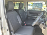 運転席からの視界は良好で、運転操作もスムーズに行えます。快適な運転環境が、あなたのカーライフをサポートします。