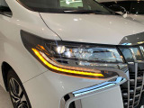 三眼LEDヘッドライト&シーケンシャルウィンカー(流れるウィンカー)&AHS(アダプティブ・ハイビーム・システム)・LEDフォグランプ付き!!