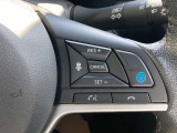 ステアリングのプロパイロットボタンで高速道路で運転のアシストをしてくれます。