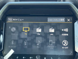 お気に入りの音楽をクリアな音質で楽しめます。様々なメディアに対応しており、幅広い音楽ソースに対応。快適な車内空間を演出します。