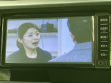 停車中にテレビやビデオを楽しめます。休憩時間などに、リラックスできる空間を提供します。家族でのドライブにもおすすめです。