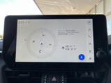 目的地までスムーズに案内してくれる頼もしいナビゲーションシステム。高精細な画面で、運転に集中しながらも快適なルート検索が可能です。