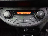 オートエアコンで夏も冬も快適な車内空間を。
