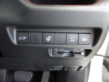スイッチ一つでバックドアを、オート全開・全閉・一時停止ができる、パワーバックドアが付いています。