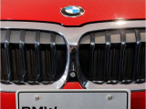 ☆BMWの代名詞とも言える【キドニーグリル】一目見ただけでBMW車であると認識できる確固たるアイコンとして存在感を放ちます☆