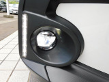 フォグランプは悪天候時に視界を確保しつつ対向車等の第三者に自車の存在を明らかにし注意を促す機能も持っていて安全です。アクセサリーとして見栄えの良いデイライトを装備