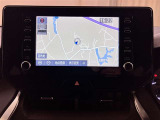 ディスプレイオーディオ搭載車です(T-コネクトナビ)!Bluetoothも付いていますし、フルセグでテレビも視聴出来ます。(ナビ機能のご利用は別途お手続きが必要になる場合があります)