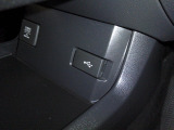 便利な充電用USBジャックも付いています。
