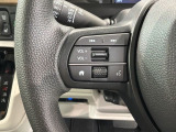 ステアリングにオーディオ操作スイッチが付いています。オーディオ画面に直接タッチしなくても操作が出来ますので、運転に集中できます。