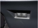 充電ケーブルなどの電源ソケットも装備しております。