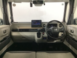 【前方視界】開放的な前方視界!運転がしやすく疲れにくいです♪窓が大きく、見通しがとっても良いおクルマですよ♪