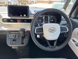 痛みの出やすい運転席シートの角、フロアマット、座面、ともに良好です