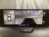 狭い場所での駐車やすれ違いなどでより的確な運転操作に役立つ360&deg;ビューモニターが装備されています。