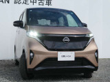 アダプティブLEDヘッドライト。フロントカメラで前方の状況を検知し対向車や先行車に眩しい思いをさせることなく必要なところだけを遠くまで照射します。