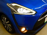LEDヘッドライトです。デザイン性がよくとても明るいので、夜間の走行や悪天候でも安心です。しかも長寿命!