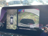 車を真上から見ているように、周囲の状況を把握しながら安心して駐車が行えるアラウンドビューモニター装備!