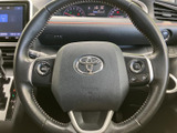 視認性の高いメーター類で、運転に必要な情報を的確に把握できます。落ち着いたデザインで、運転に集中できます。