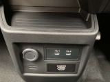 スマートフォンの充電やナビへの映像・音声入力に便利なUSB Type-C/Type-Aソケット、HDMI端子、12V電源ソケットです。