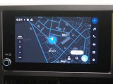 ディスプレイオーディオ(コネクティッドナビ対応)PLUS搭載。T-Connectご契約で2030年2月まで無償で利用できるナビ(期限到来後は有償)と、解約後も利用できる車載ナビが搭載されています。