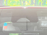 【プリクラッシュセーフティ】前方の車両等を検知し、衝突しそうな時は警報で注意を促し、ブレーキを踏む力をサポート。ブレーキを踏めなかった場合は衝突被害軽減ブレーキが作動、衝突回避をサポートします。