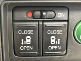 【両側パワースライドドア】スマートキーや運転席のスイッチで後席両側スライドドアの開閉が可能♪電動だから力を入れてドアを開ける必要が無く、小さなお子様でも簡単に開け閉めでき快適です♪