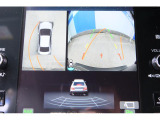 バックギアに入れるとバックカメラの映像がナビに映ります。障害物までの距離もわかりやすいです。