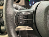 ステアリングにオーディオ操作スイッチが付いています。オーディオ画面に直接タッチしなくても操作が出来ますので、運転に集中できます。