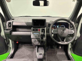 美しいデザインの運転席空に加えてUV&IRカット機能付きフロントガラスの面積や位置取りが良く、前方・右前・左前方向の視認性がいいですよ!