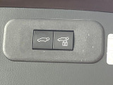 【パワーバックドア】スマートキーや運転席のボタンを押すだけでリアゲートが自動で開閉します!荷物を持っている時や、高い位置にあるバックドアを閉める際に便利な機能です♪