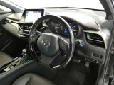SUVならではの見晴らし良い運転視界で快適なドライブをお楽しみいただけます。