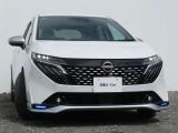 アダプティブLEDヘッドライト。フロントカメラで前方の状況を検知し対向車や先行車に眩しい思いをさせることなく必要なところだけを遠くまで照射します。